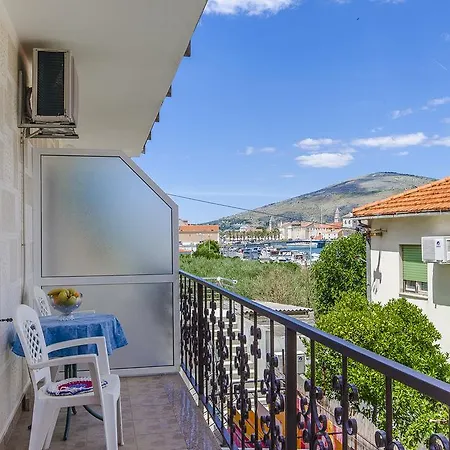 Apartments And Rooms Iva Trogir Extérieur photo