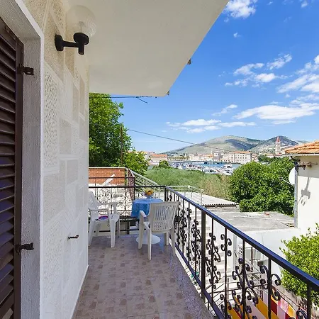 Apartments And Rooms Iva Trogir Extérieur photo