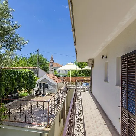 Apartments And Rooms Iva Trogir Extérieur photo