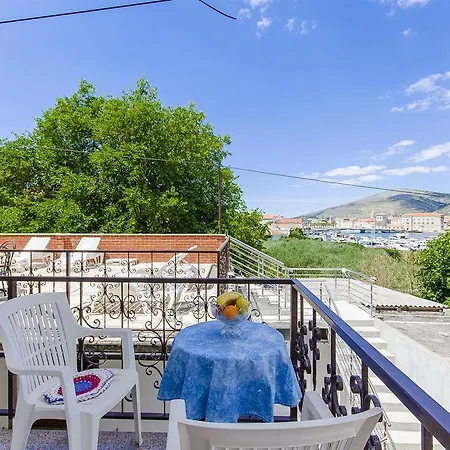 Apartments And Rooms Iva Trogir Extérieur photo