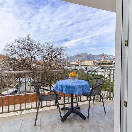 Apartments And Rooms Iva Trogir Extérieur photo