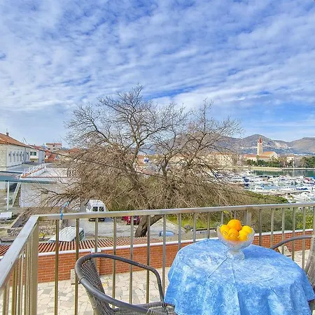 Apartments And Rooms Iva Trogir Extérieur photo