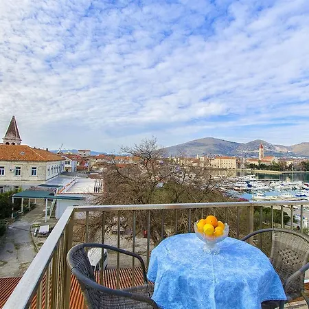 Apartments And Rooms Iva Trogir Extérieur photo