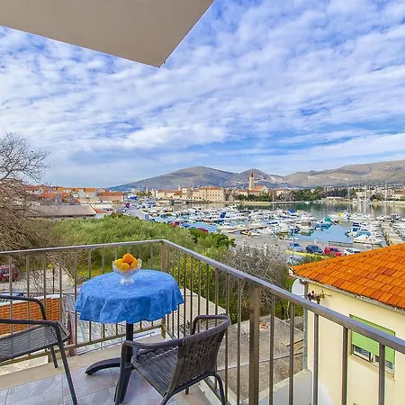 Apartments And Rooms Iva Trogir Extérieur photo