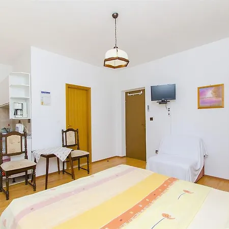 Apartments And Rooms Iva Trogir Extérieur photo