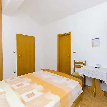 Apartments And Rooms Iva Trogir Extérieur photo