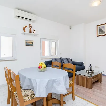 Apartments And Rooms Iva Trogir Extérieur photo