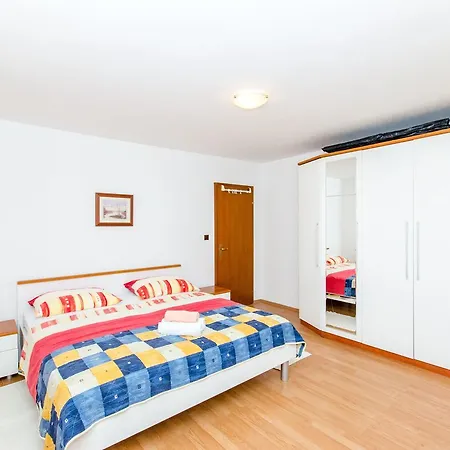 Apartments And Rooms Iva Trogir Extérieur photo