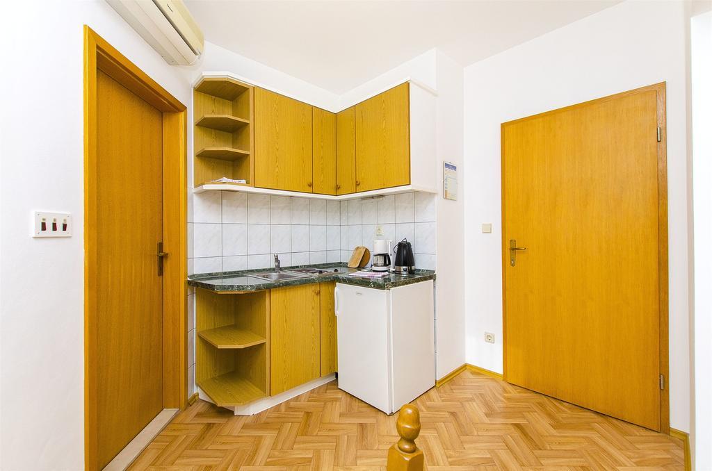 And Iva Apartment *