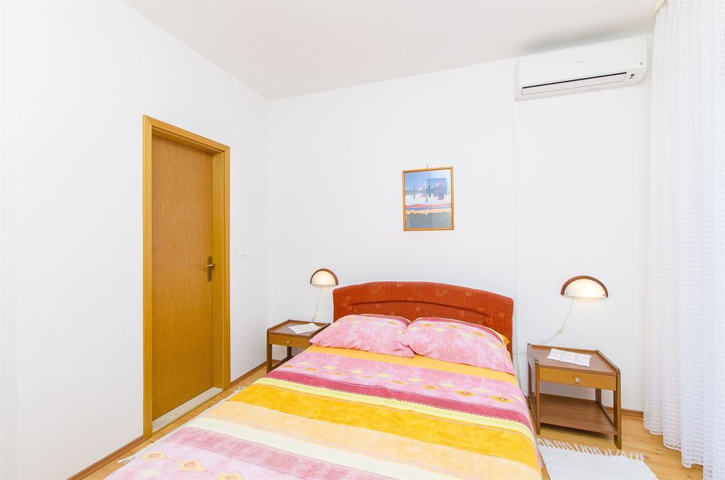 And Iva Apartment *