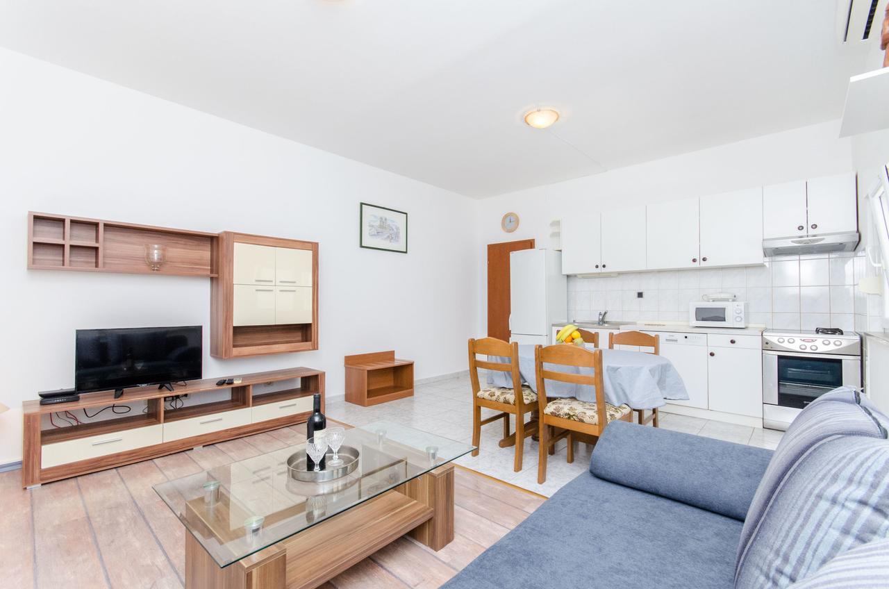And Iva Apartment *