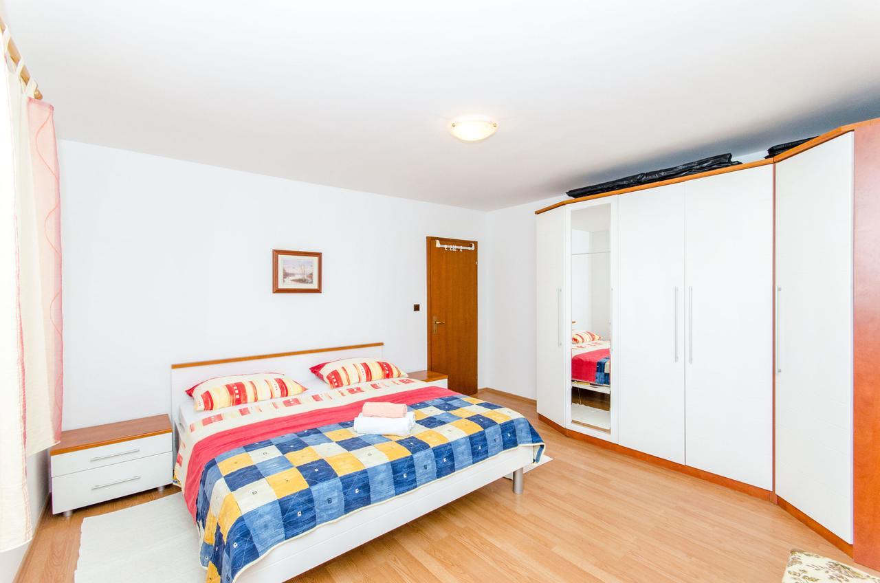 Apartment And Iva Trogir