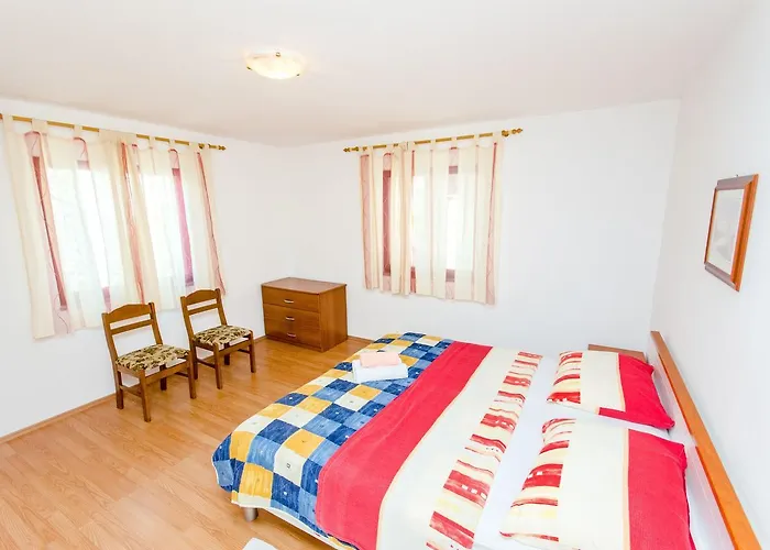 Apartments And Rooms Iva