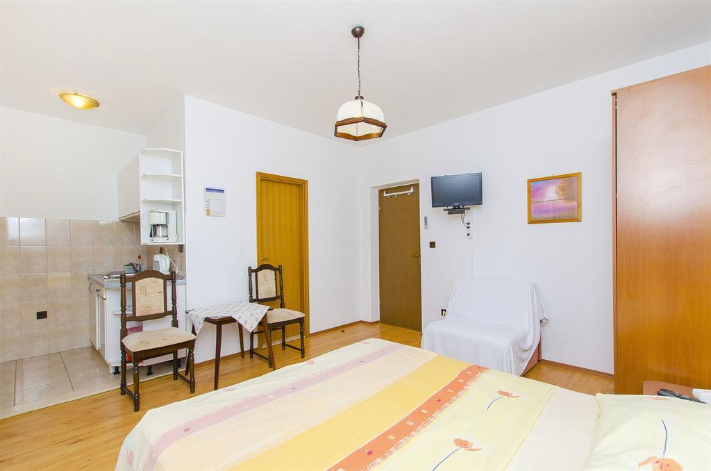 And Iva Appartement Trogir