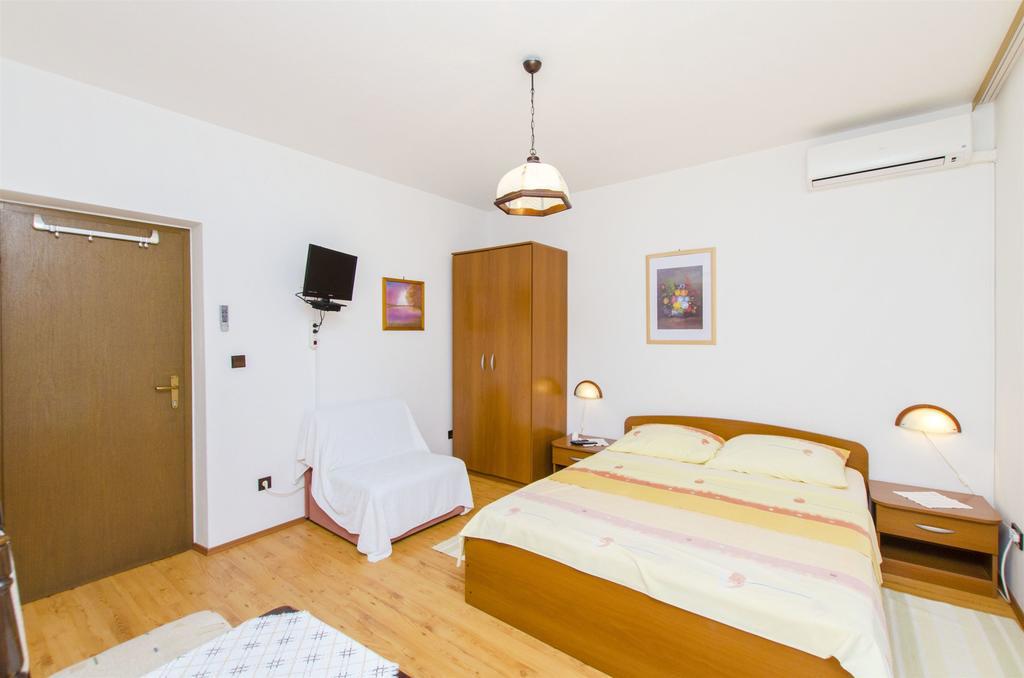 And Iva Appartement Trogir