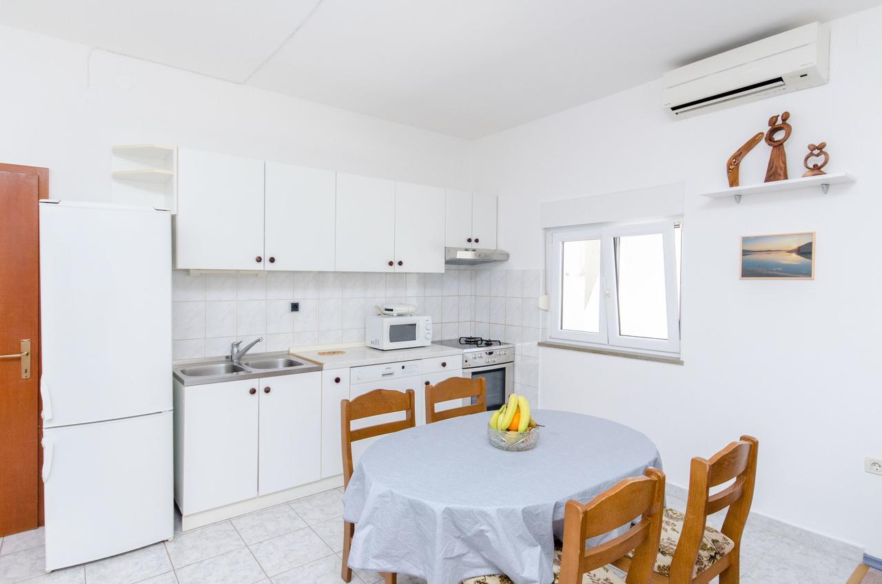 Appartement And Iva